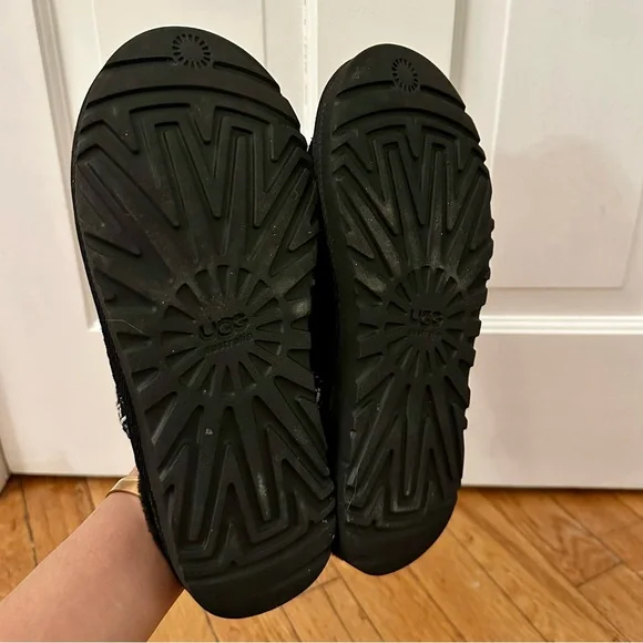 ✨ Ugg backless sheepskin slippers, black 7M - Picture 5 of 5